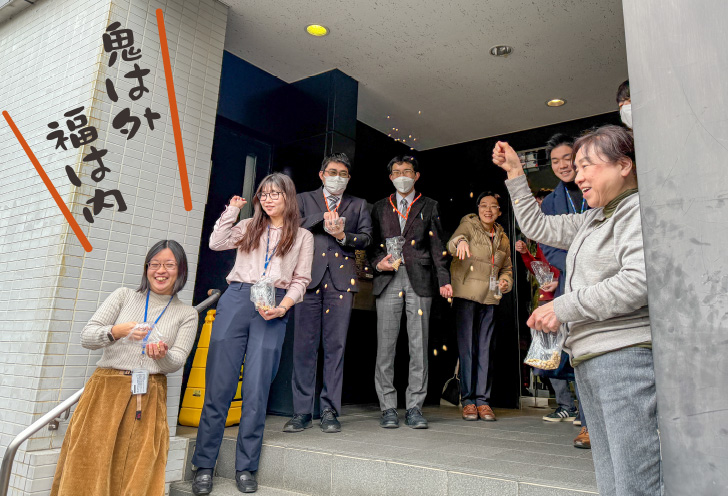 写真07: 豆まきを実施