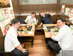 写真16: 東西営業キックオフミーティングを実施。