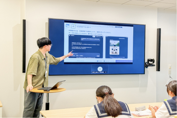 写真07: 次世代育成を目的とした「職場見学会」を実施。