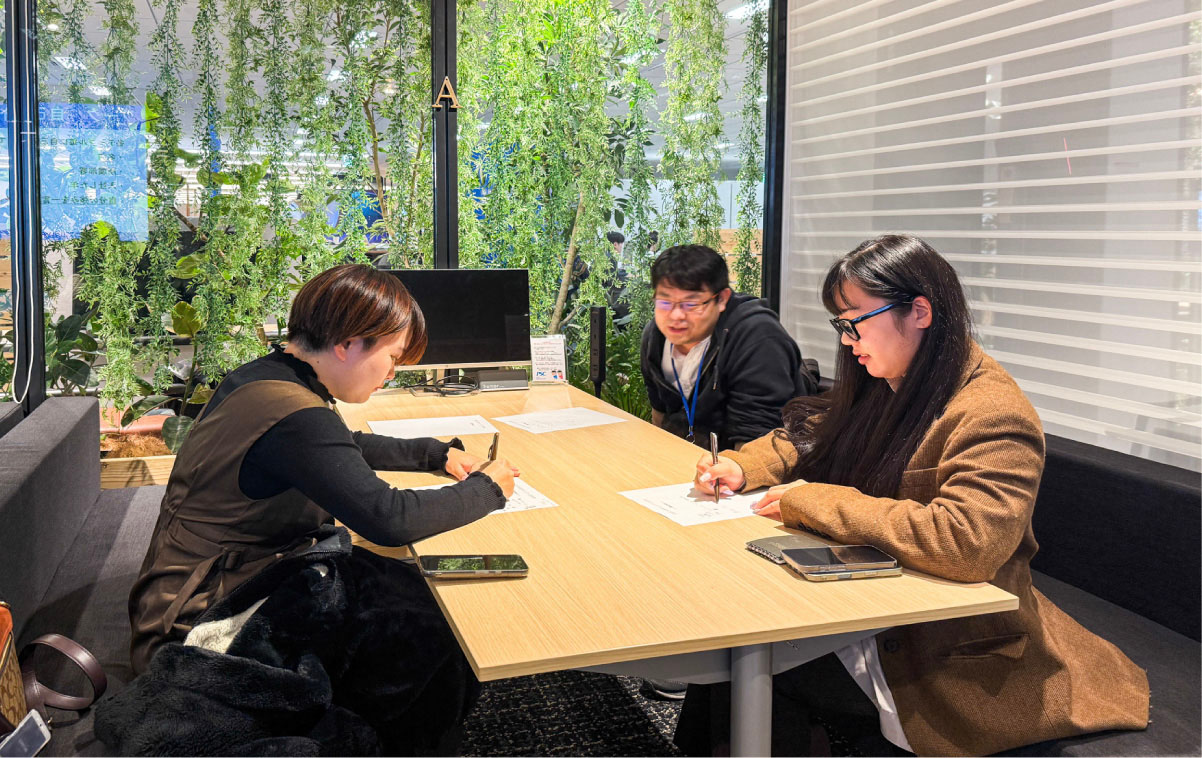 写真05: キャリア入社研修・懇親会を実施