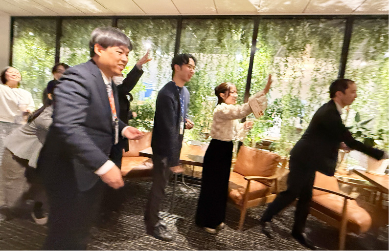 写真06: 豆まきを実施