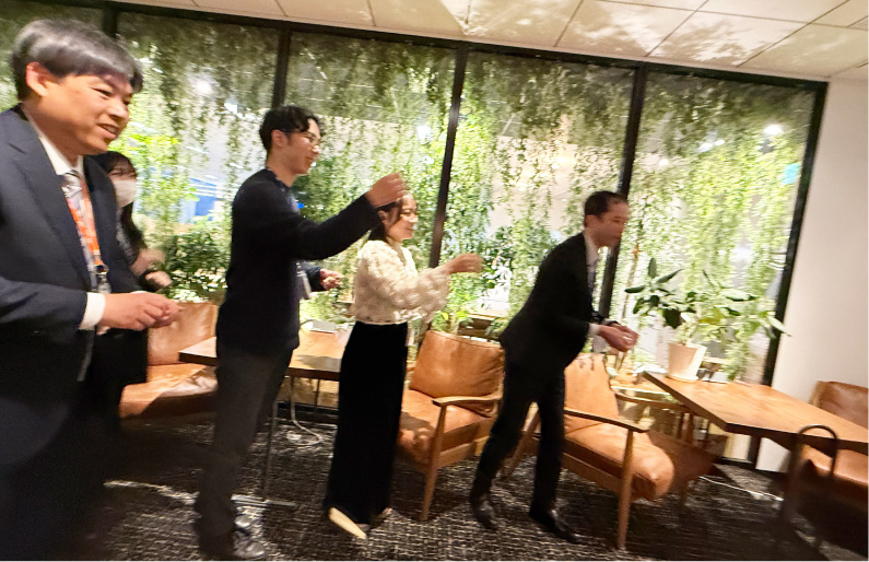 写真07: 豆まきを実施