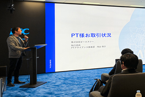 写真02_01: パートナー会を実施。
