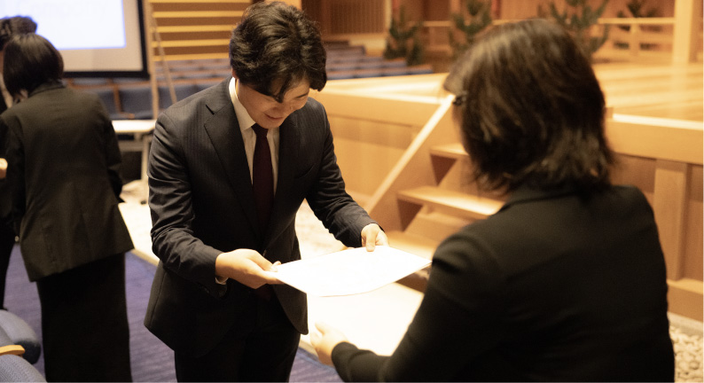 写真09: 【伝統×未来】27卒内定式を二十五世観世左近記念観世能楽堂にて開催。